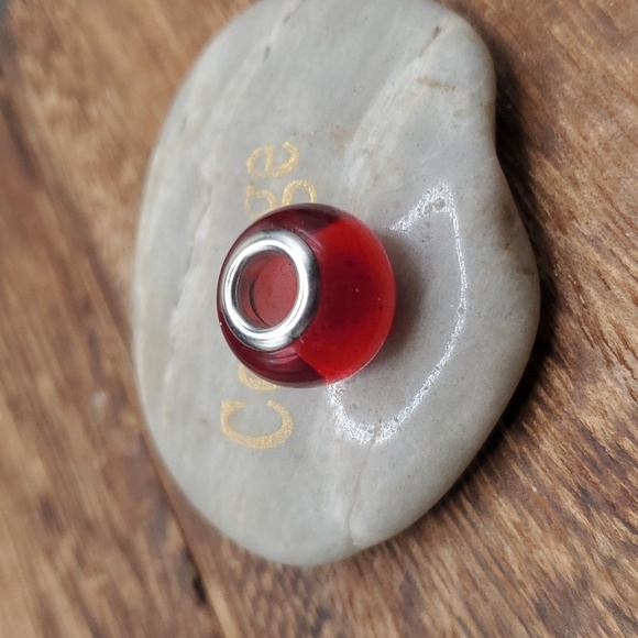 Red‎ cherry charm - Picture 2 of 2